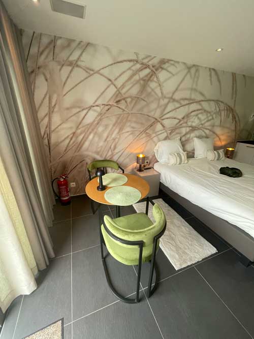 Q Studio Green Bed en Breakfast kamer